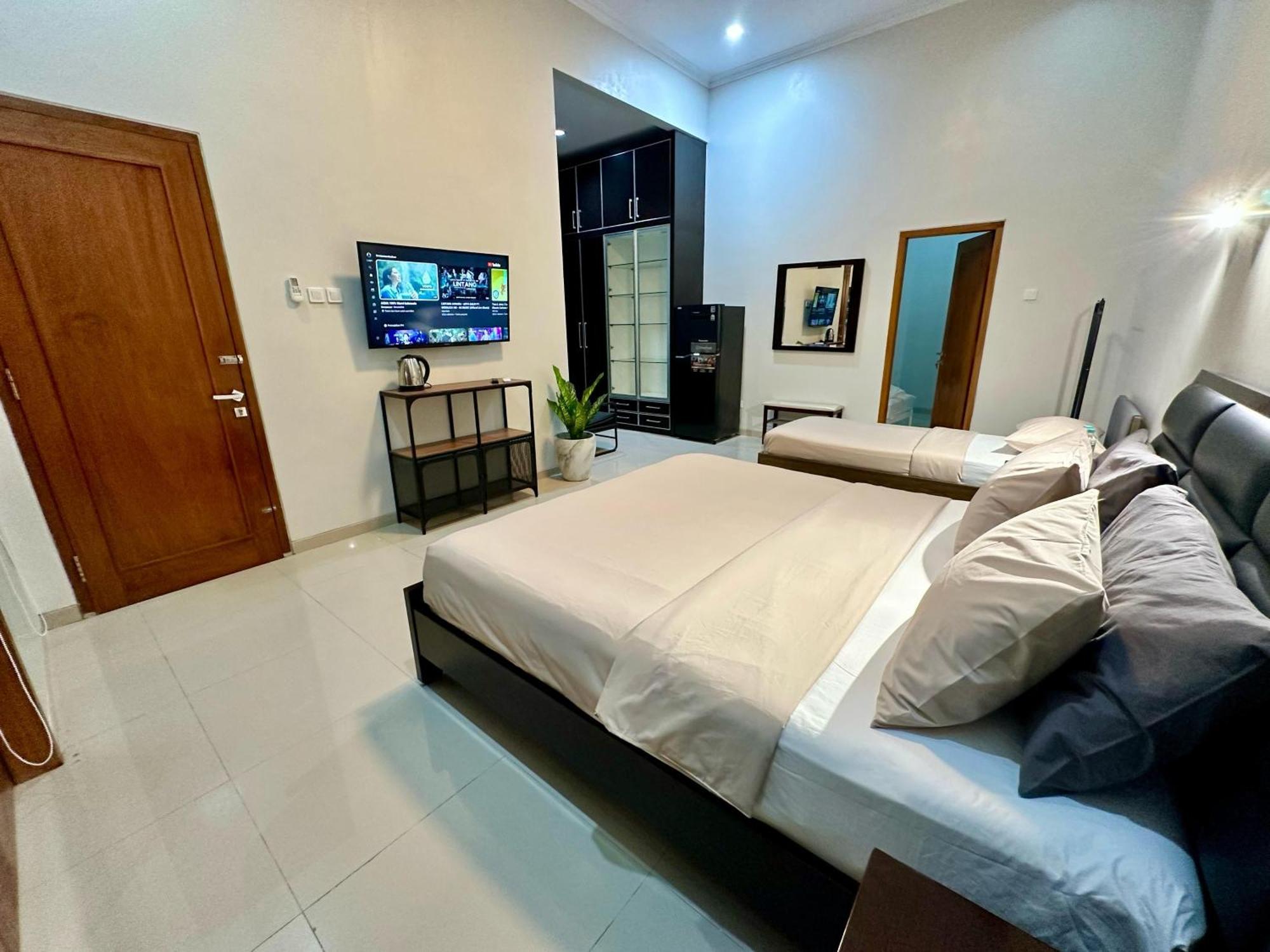 Cendhani Raras Gallery Kejayan المظهر الخارجي الصورة
